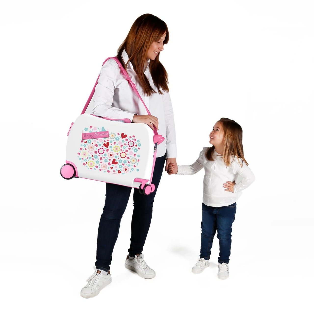 7-kofer-horizontal-movom-enjoy-and-smile-shopito-by-royalline-4.jpg Devojčica i mama sa koferom Movom Enjoi&Smile